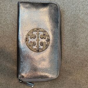 Tory Burch Metallic Silver Wallet